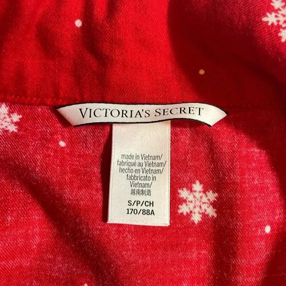Victoria’s Secret red snowflake pajama top size small - Picture 5 of 7